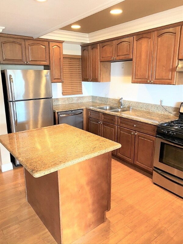 Building Photo - 100 Cliff Dr