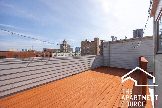 Building Photo - 4133 N Kenmore Ave
