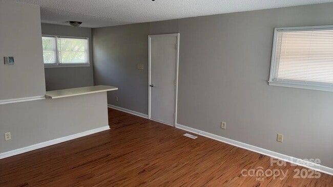 Building Photo - 109 Pine Inn Dr