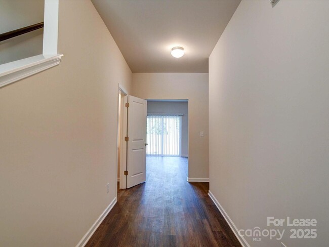 Building Photo - 916 S Battleground Ave
