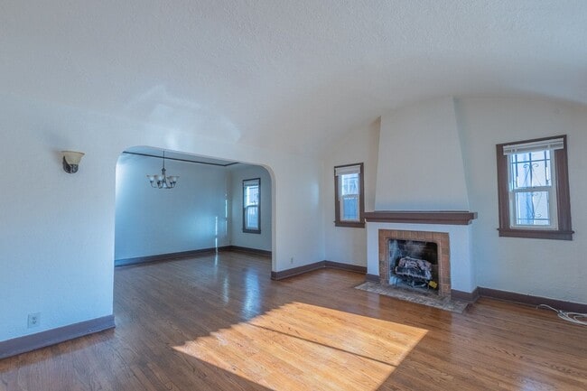 Building Photo - 2226 Redondo Blvd