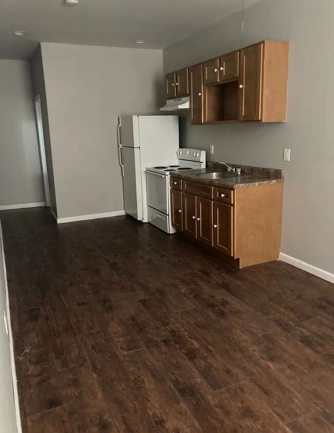 Building Photo - Beautifully Updated 2 Bedroom, 2 Bathroom Single-Family Home