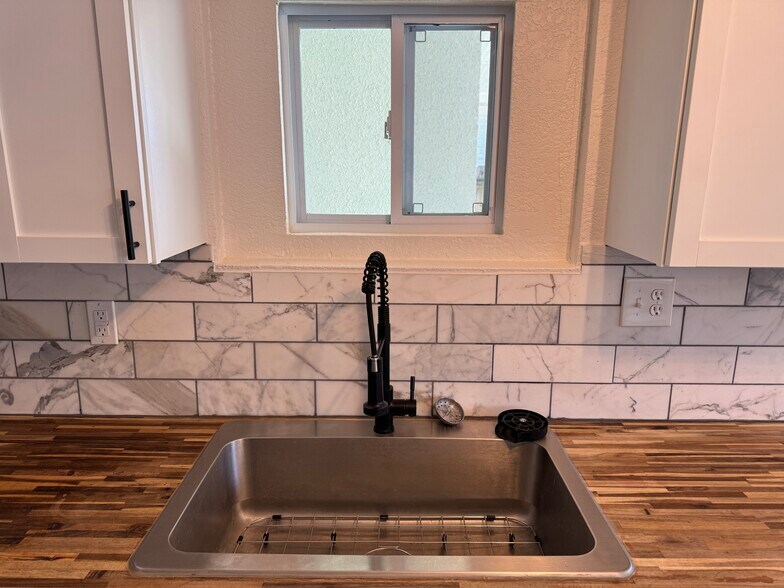 Building Photo - 1712 Vada Cir