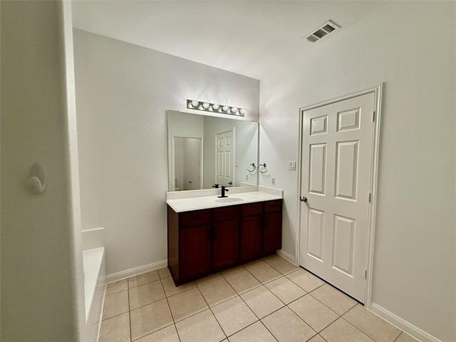 Building Photo - 205 Oriole Dr