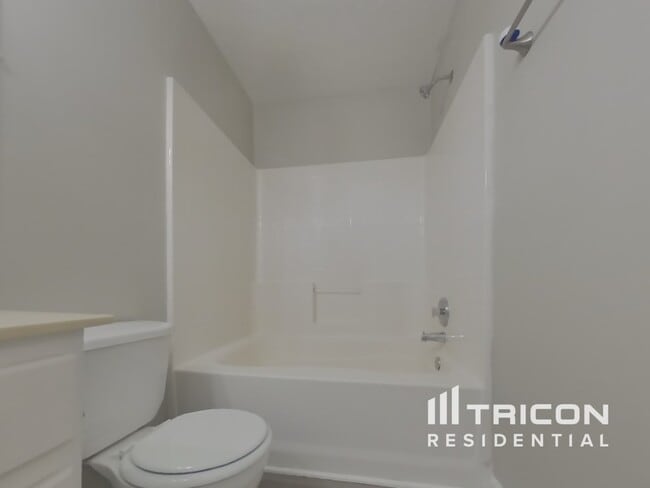 Building Photo - 134 Oak Grove Pl