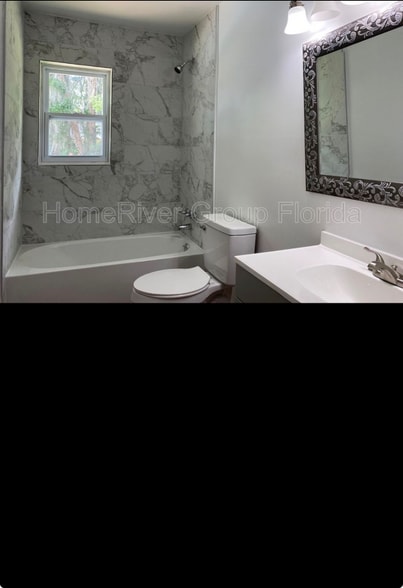 Building Photo - 3421 SW 26th Pl