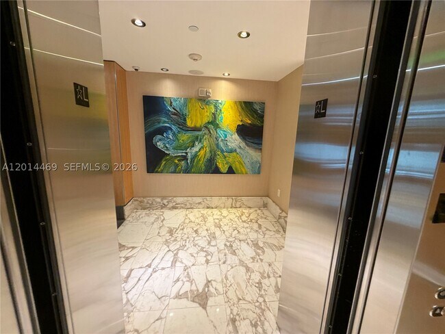 Building Photo - 1331 Brickell Bay Dr