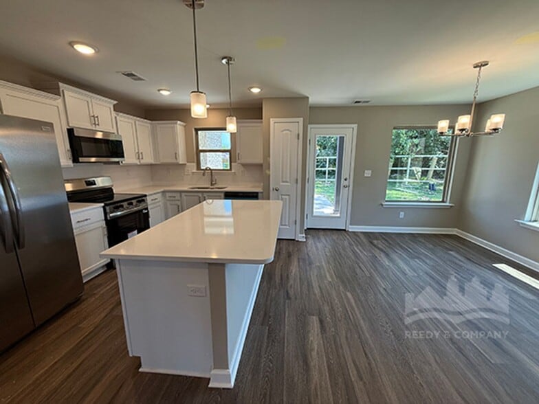 Building Photo - 1844 Bloomington Cir