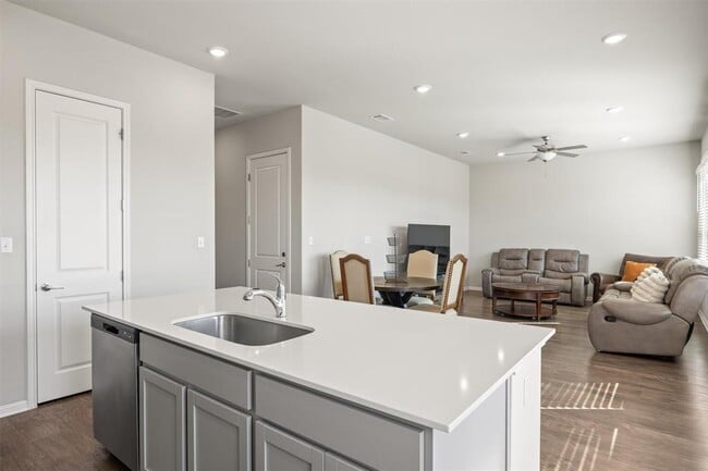 Building Photo - 1020 Vista View Dr