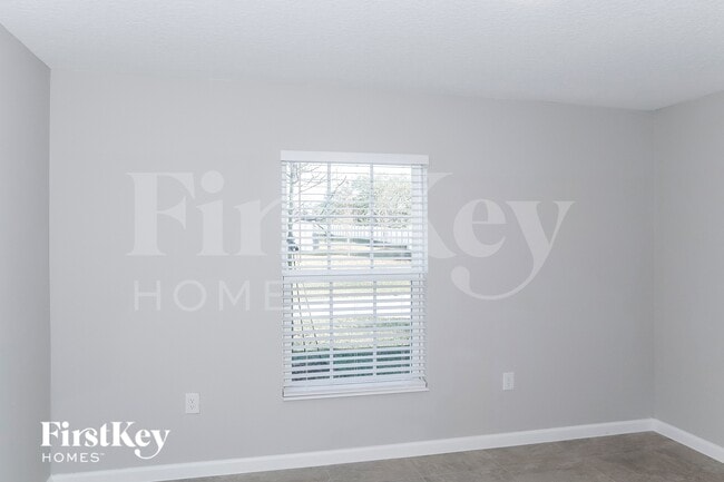 Building Photo - 437 Earhart Dr