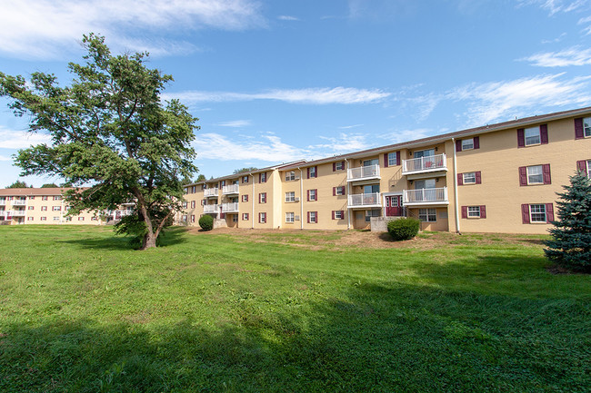 Building Photo - The Hills at Lehigh