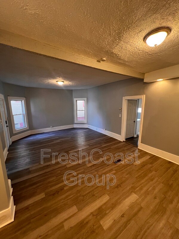 Building Photo - 3318 W 30th St