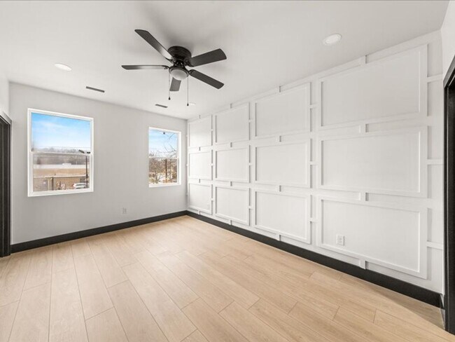 Building Photo - Knoxville 37914 - 3 bedroom, 3 bath stunning townhome apartment in Park City area of Knoxville - ...