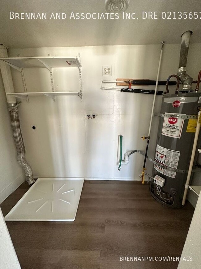 Building Photo - 820 Hickory Ct