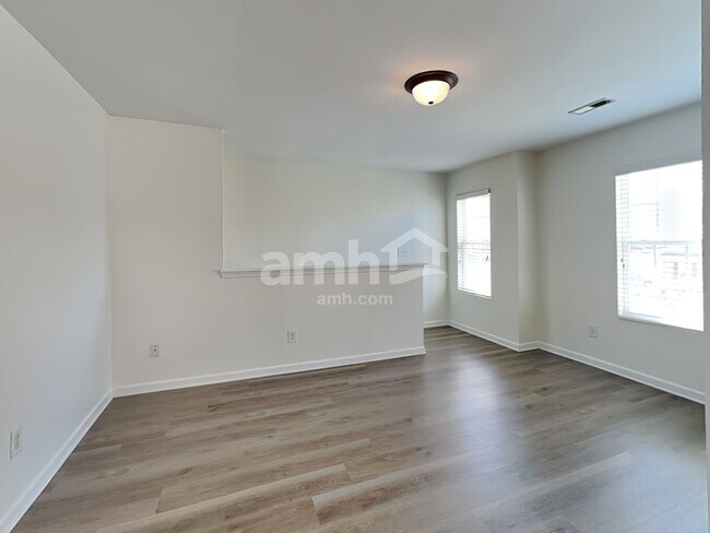 Building Photo - 6102 Lighted Way Ln