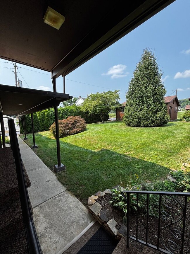 Building Photo - MOVE IN SPECIAL! 3-Bedroom Home in Parklan...