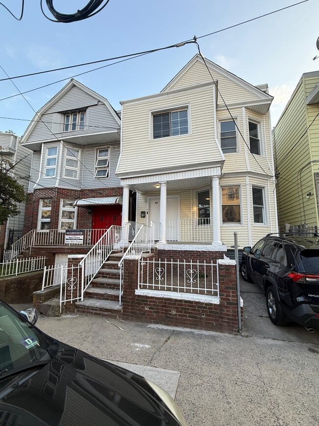 Building Photo - 221 Wilkinson Ave