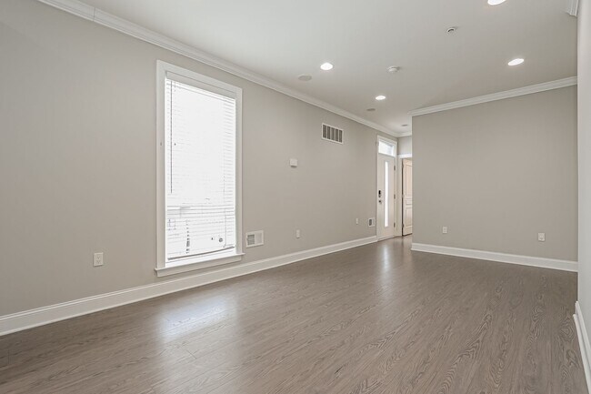 Building Photo - 1400 S 24th St