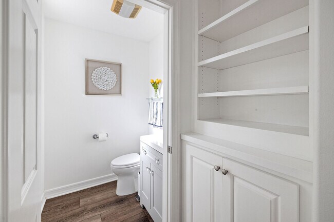 Building Photo - 231 Aviation Pl