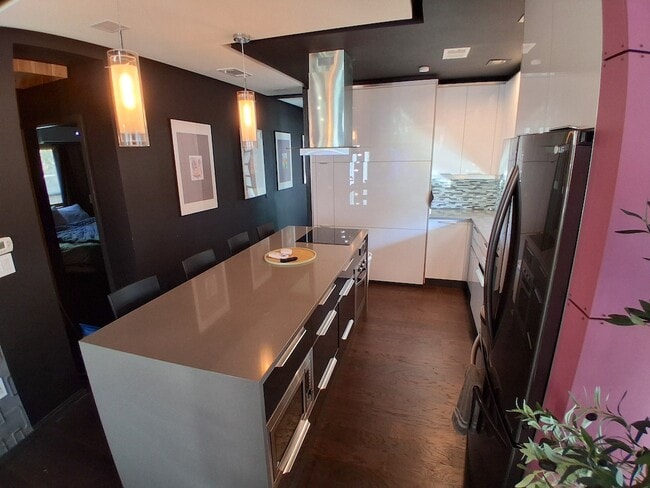 Building Photo - 603 38th St W