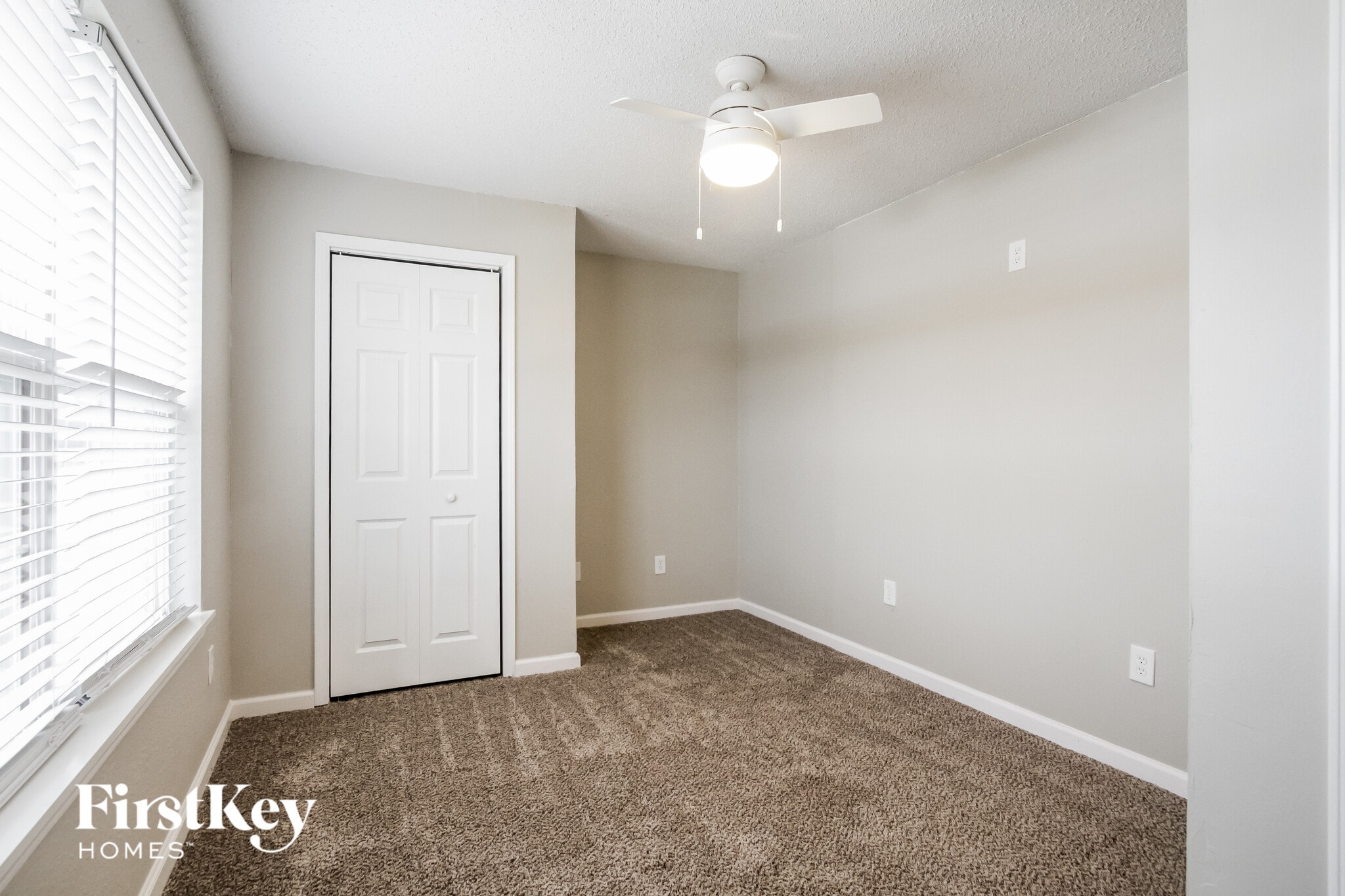 Building Photo - 5323 Alameda Rd