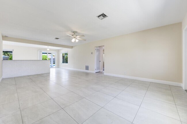 Building Photo - 5920 Lake Osborne Dr
