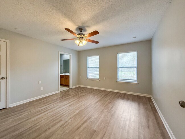 Building Photo - Renovated 3BR/2BA Home in Jacksonville, FL | Fenced Yard | Garage | Pets Welcome