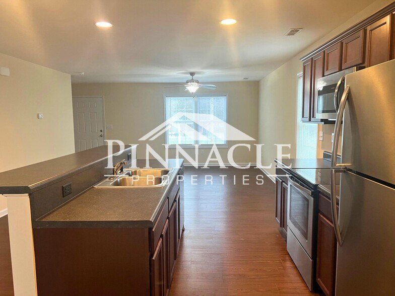 Building Photo - 735 Old Graves Mill Rd