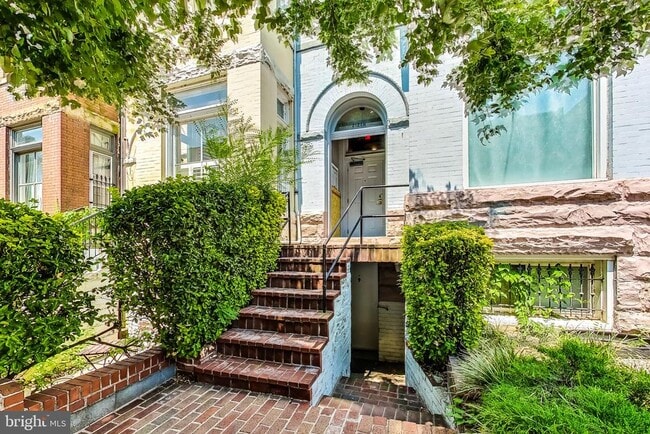 Building Photo - 2121 N St NW
