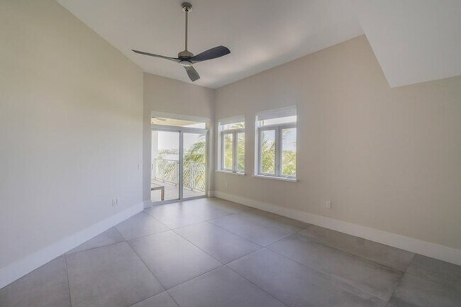 Building Photo - 309 E Ocean Ave