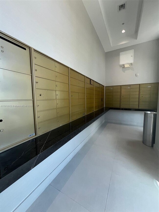 Building Photo - 7910 Harbor Island Dr