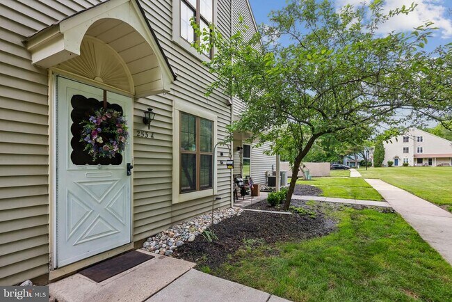 Building Photo - 253 Everly Ct