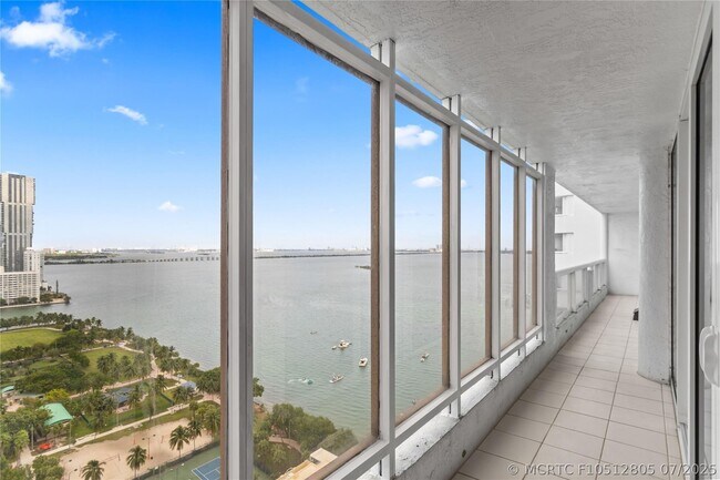 Building Photo - 1717 N Bayshore Dr