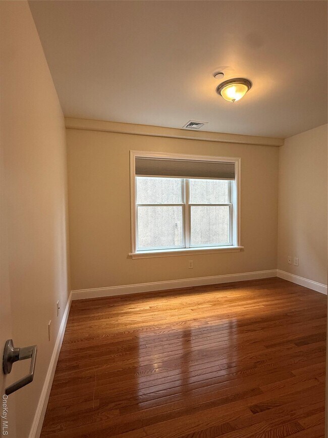 Building Photo - 5 Brandreth St