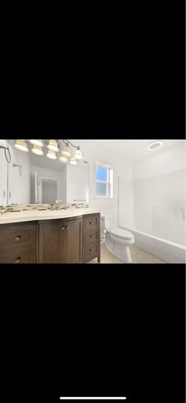 Building Photo - 1470 Sweetbay Dr