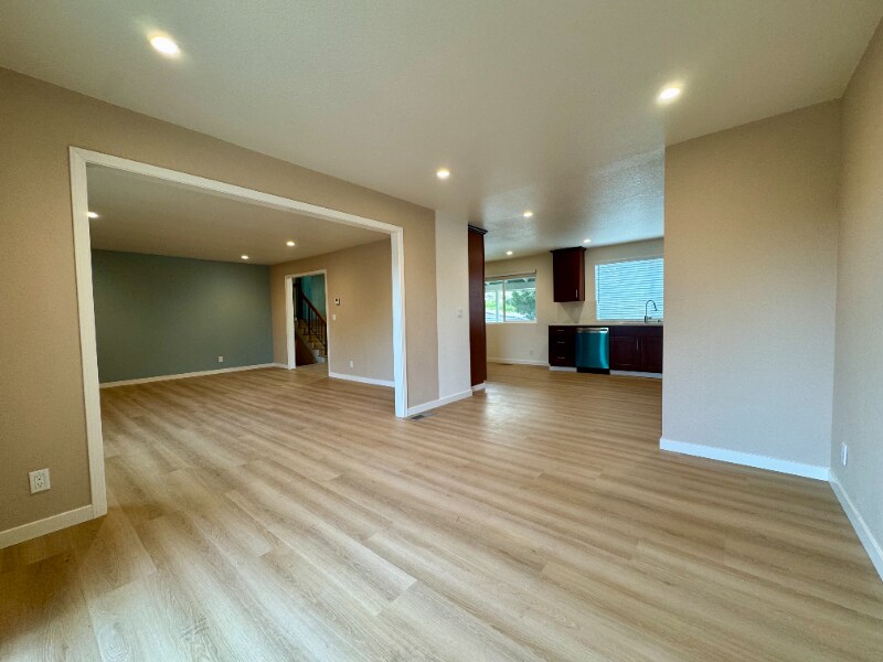 Building Photo - 148 Lancaster Way