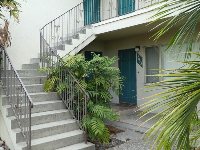 Building Photo - 3050 Luna Dr