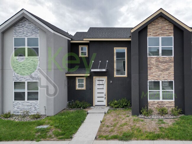 Building Photo - Stunning 3- bed/ 2.5 upgraded luxury townhome in Pharr at a Reduced Price