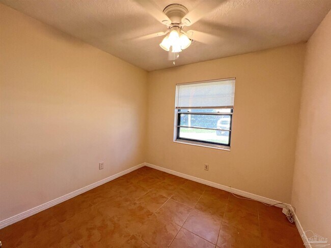 Building Photo - 5891 Avondale Rd