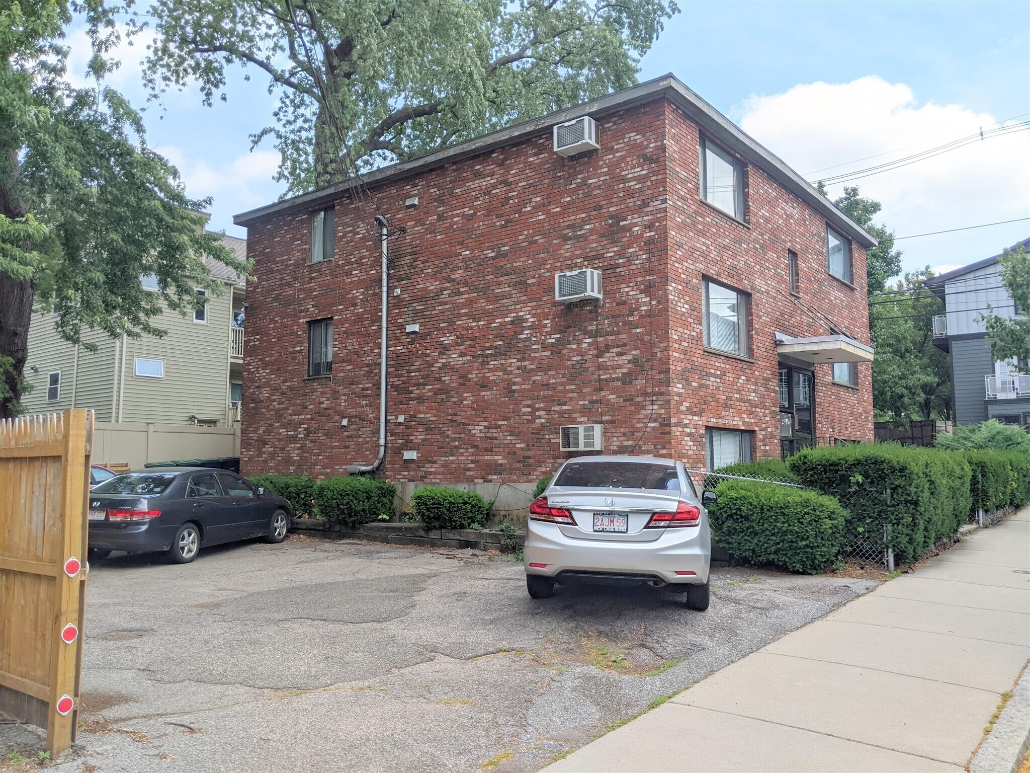 Building Photo - 102 Alpine St