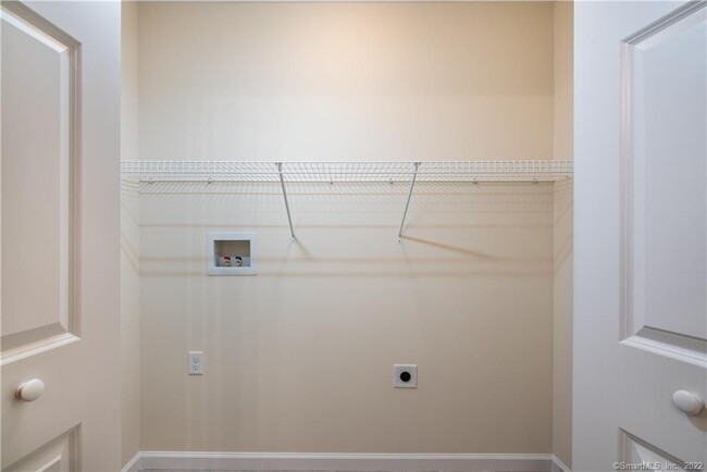 Building Photo - 28 Woodside Dr