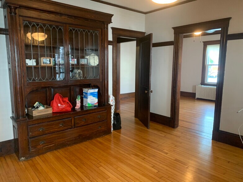 Building Photo - 214 Maplewood St