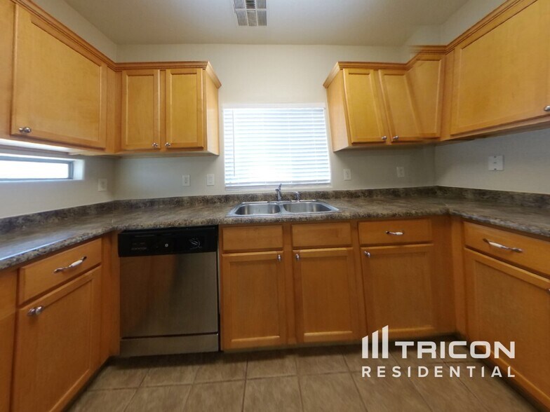 Building Photo - 17748 W Woodrow Ln