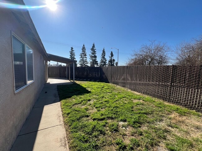 Building Photo - Single story home located in Waterford!