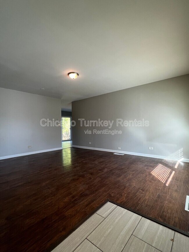 Building Photo - 17504 Oakwood Dr