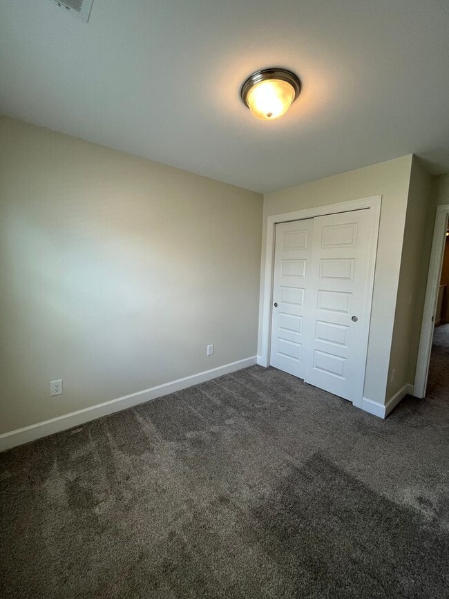 Building Photo - 116 Bluet Ln