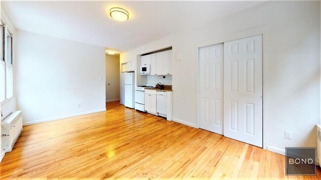 Building Photo - 260 W 27th St