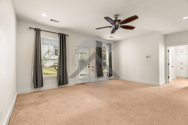 Building Photo - 1615 N Taylor St