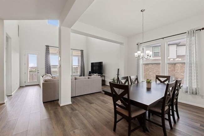 Building Photo - 6520 Verona Pl