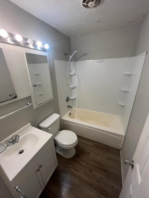 Building Photo - 1202 E 4th Ave